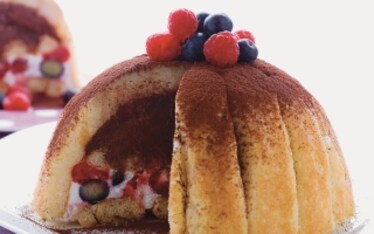 Zuccotto alla panna e frutti di bosco