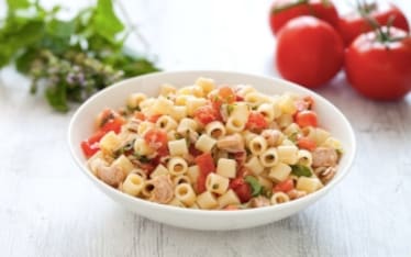 Ditalini al tonno, pomodoro e erbe aromatiche