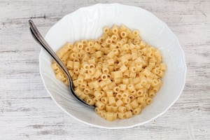 Preparazione Ditalini al tonno, pomodoro e erbe aromatiche - Fase 2