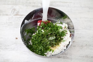 Preparazione Fagottini di bresaola con ricotta, rucola e noci pecan - Fase 1