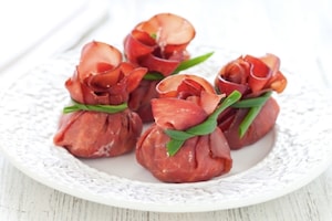 Preparazione Fagottini di bresaola con ricotta, rucola e noci pecan - Fase 2
