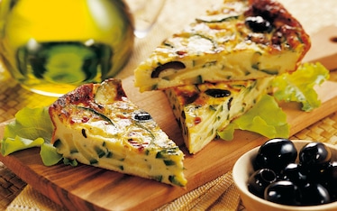 Frittata di zucchine al caprino e olive nere