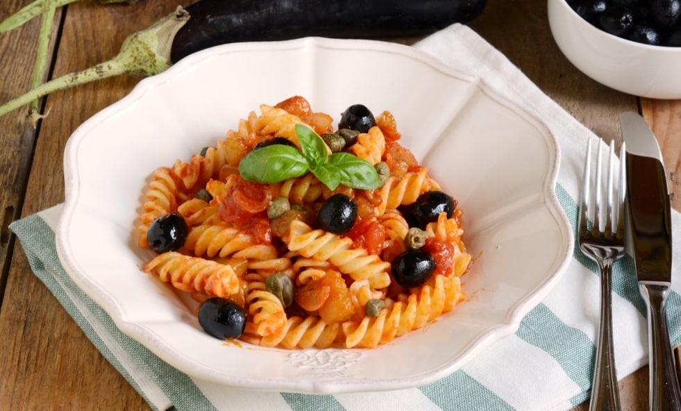 Fusilli con caponata di melanzane ricetta