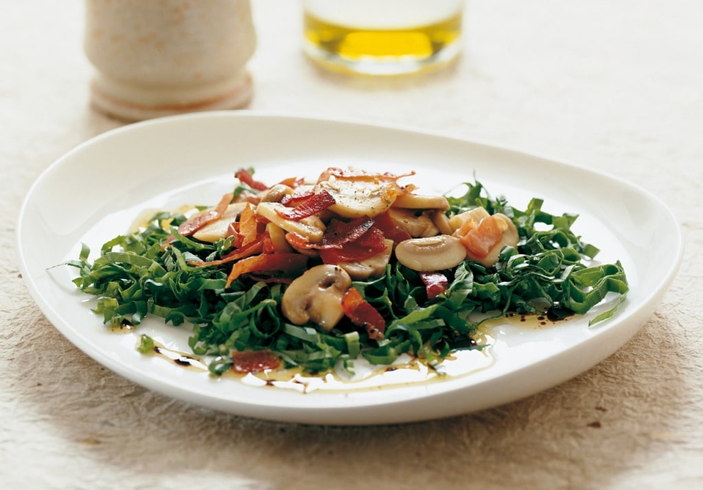 Ricetta Insalata di funghi allo speck e cicorino - Cucchiaio d&amp;#39;Argento