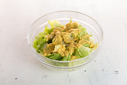 Preparazione Insalata di lattuga, groviera, uova e avocado - Fase 2 Preparazione Insalata di lattuga, groviera, uova e avocado - Fase 2
