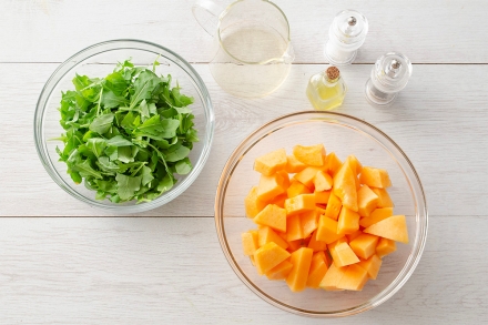 Preparazione Insalata di melone e rucola - Fase 2 Preparazione Insalata di melone e rucola - Fase 2