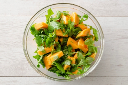 Preparazione Insalata di melone e rucola - Fase 3 Preparazione Insalata di melone e rucola - Fase 3