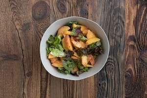 Preparazione Insalata di pesche - Fase 2