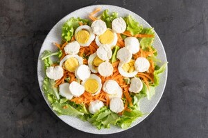 Preparazione Insalata di ribes e mirtilli - Fase 2