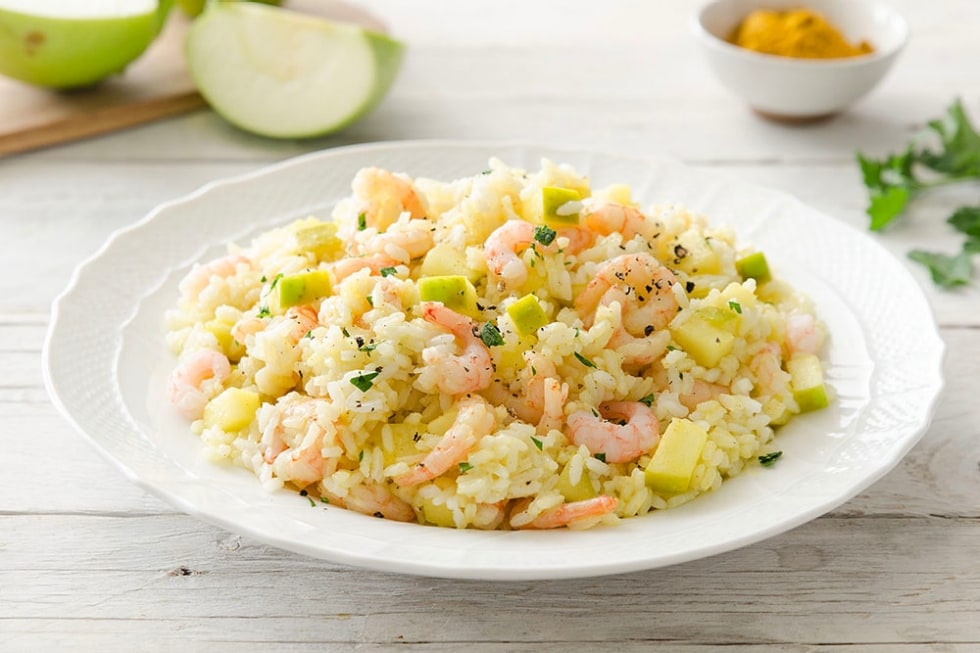 Insalata di riso, gamberetti e mele verdi ricetta