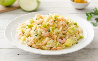 Insalata di riso, gamberetti e mele verdi Insalata di riso, gamberetti e mele verdi
