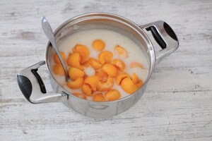 Preparazione Melone con crema fredda al cocco - Fase 3
