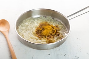 Preparazione Penne in insalata al curry - Fase 1