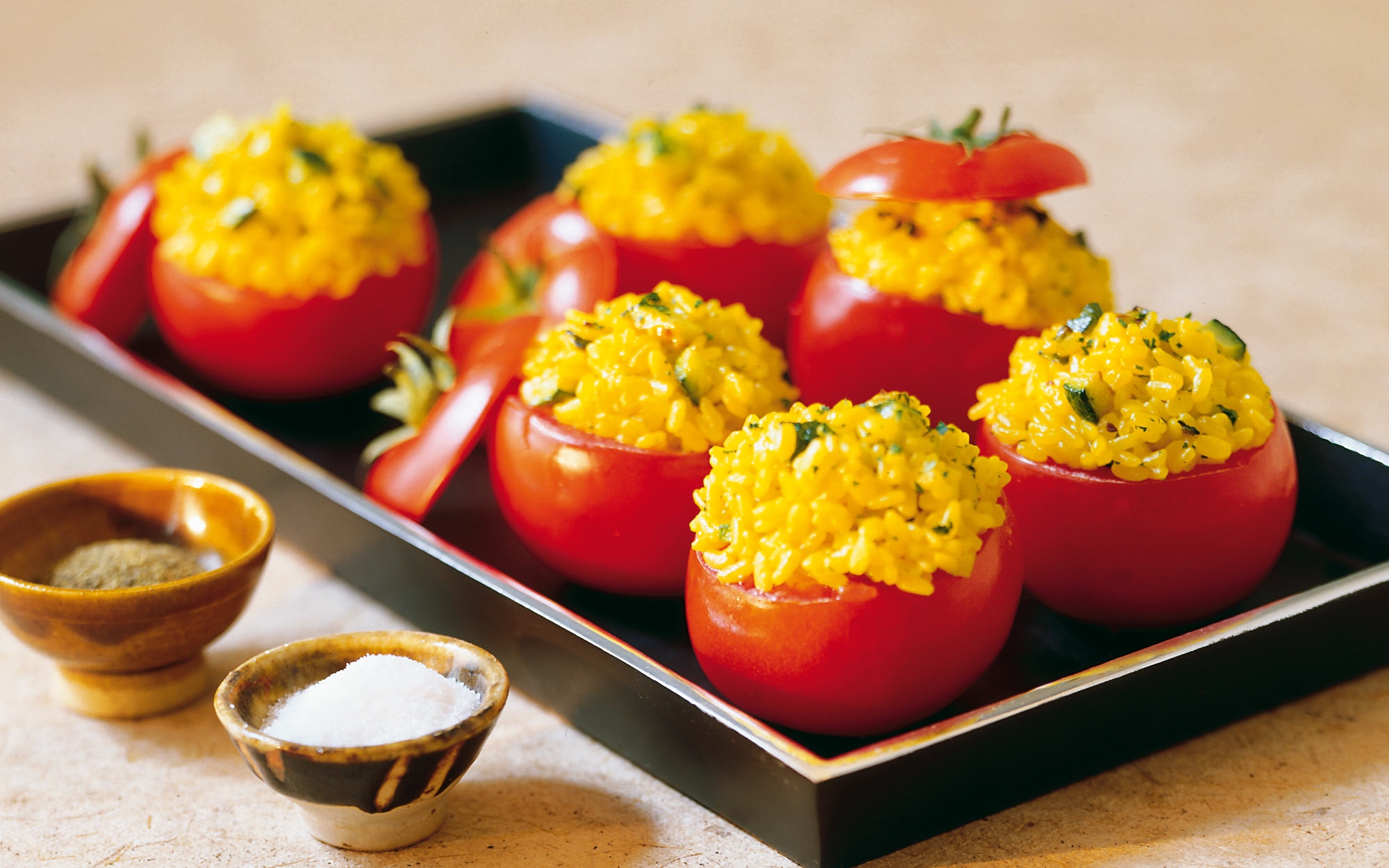 Pomodorini ripieni di riso pilaf allo zafferano Pomodorini ripieni di riso pilaf allo zafferano