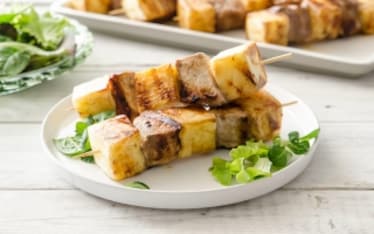 Spiedini di maiale all'ananas