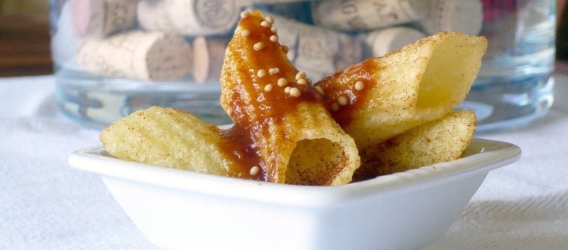 Penne fritte con paprika, ketchup e semi di senape gialla ricetta