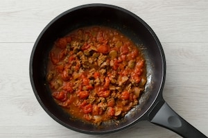 Preparazione Fettuccine con salsiccia all'aceto balsamico - Fase 1