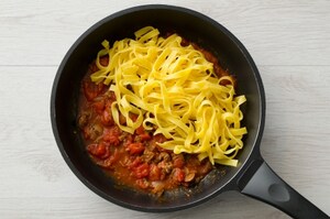 Preparazione Fettuccine con salsiccia all'aceto balsamico - Fase 2