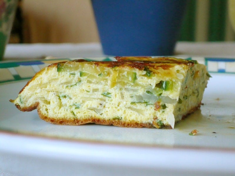 Frittata di cipolle di Tropea e zucchine ricetta