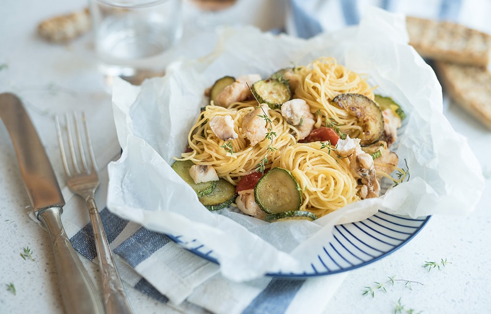 Cartoccio di tagliolini alla pescatrice e verdure ricetta