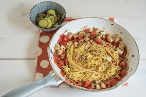 Preparazione Cartoccio di tagliolini alla pescatrice e verdure - Fase 3