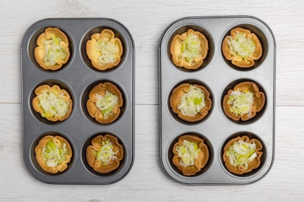Preparazione Cestini di pasta brisée ripieni con crema al Grana Padano DOP - Fase 3 Preparazione Cestini di pasta brisée ripieni con crema al Grana Padano DOP - Fase 3