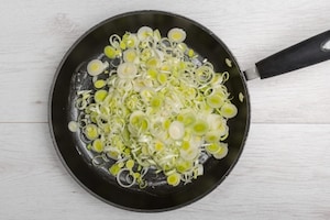 Preparazione Cestini di pasta brisée ripieni con crema al Grana Padano DOP - Fase 2