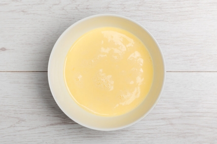 Preparazione Cestini di pasta brisée ripieni con crema al Grana Padano DOP - Fase 2 Preparazione Cestini di pasta brisée ripieni con crema al Grana Padano DOP - Fase 2