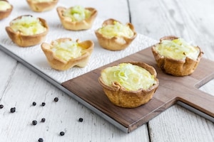Preparazione Cestini di pasta brisée ripieni con crema al Grana Padano DOP - Fase 4