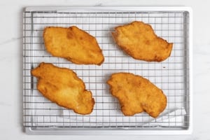 Preparazione Cotolette di pollo alla milanese - Fase 4