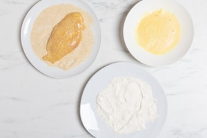 Preparazione Cotolette di pollo alla milanese - Fase 2