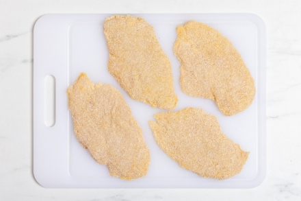 Preparazione Cotolette di pollo alla milanese - Fase 2 Preparazione Cotolette di pollo alla milanese - Fase 2