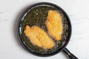 Preparazione Cotolette di pollo alla milanese - Fase 3