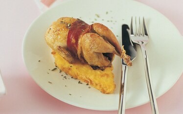 Crostoni di polenta fritta con le quaglie in casseruola