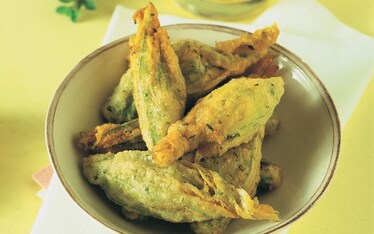 Fiori di zucchine ripieni di mozzarella