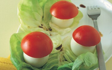 Funghetti bianchi e rossi