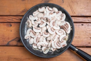 Preparazione Omelette agli champignon - Fase 2