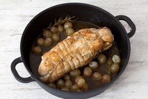 Preparazione Petto di tacchino all'uva bianca - Fase 4