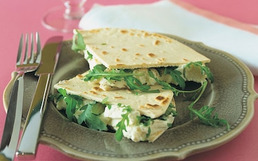 Piadina al formaggio e rucola
