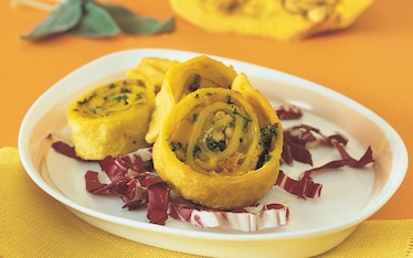 Rotolo di zucca, formaggio di capra e pinoli