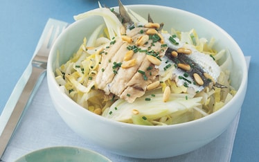 Sarde marinate con insalata d'indivia, finocchio e pinoli