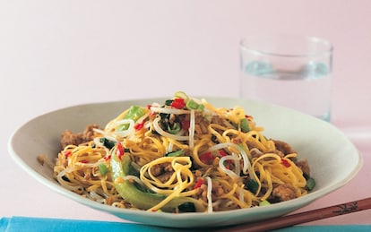 Tagliolini cinesi al maiale e germogli