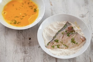 Preparazione Fette di pesce spada fritto - Fase 2