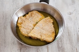 Preparazione Fette di pesce spada fritto - Fase 3