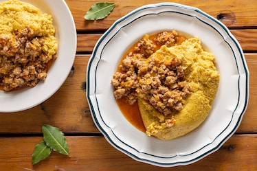 Polenta con ragù di salsiccia 