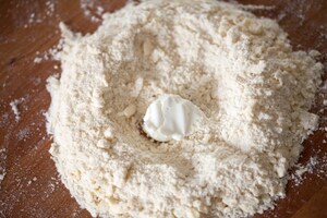 Preparazione Cestini di cipolle caramellate con insalata di rucola - Fase 2