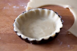 Preparazione Cestini di cipolle caramellate con insalata di rucola - Fase 4