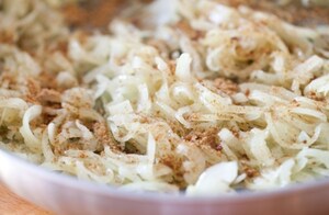 Preparazione Cestini di cipolle caramellate con insalata di rucola - Fase 6