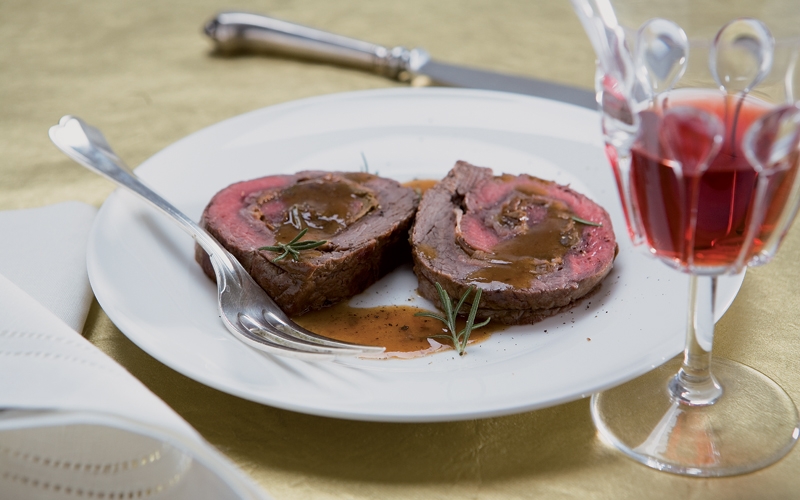 Filetto arrotolato con funghi e prosciutto Filetto arrotolato con funghi e prosciutto