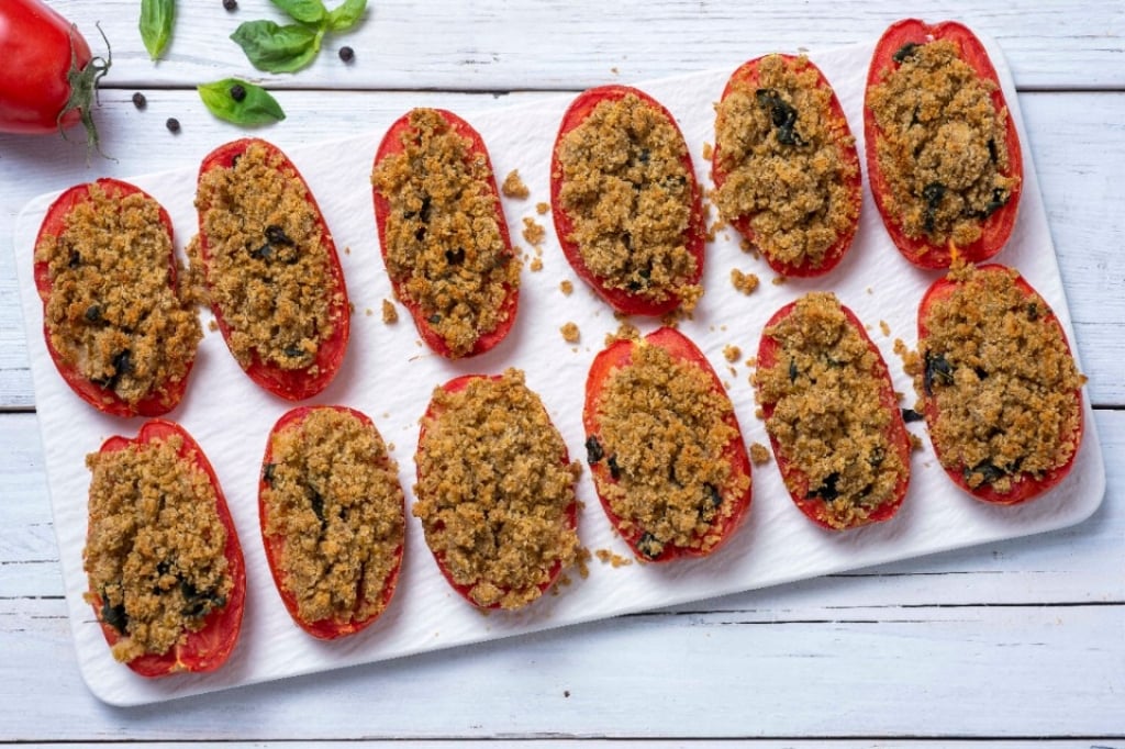 Pomodori gratinati con paté di olive-image